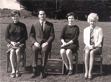 Poroutawhao School Staff Photo 1968 - Resource cover image
