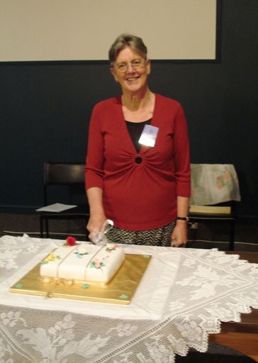 Pam Retter cutting cake