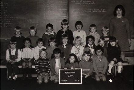 Poroutawhao School Juniors Class Photo 1973 - Resource cover image