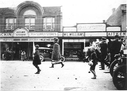 Peace Parade, Oxford St., Levin, 1918
