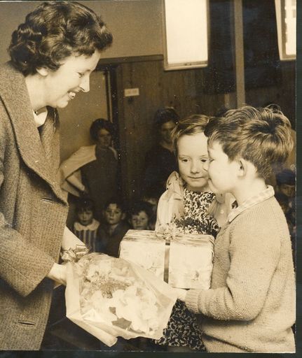 Mr & Mrs Holder farewelled, Levin East School - Resource cover image