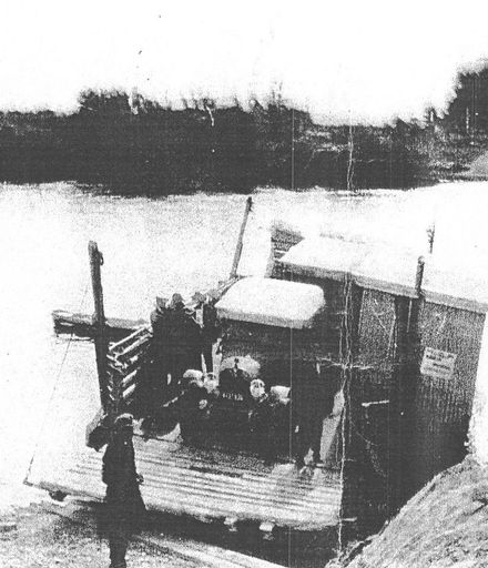 2nd ferry / punt operating after flood damaged bridge, Shannon, 1926