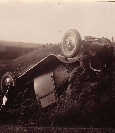 Vehicle overturned on road to dams, Mangahao, 25 January 1926