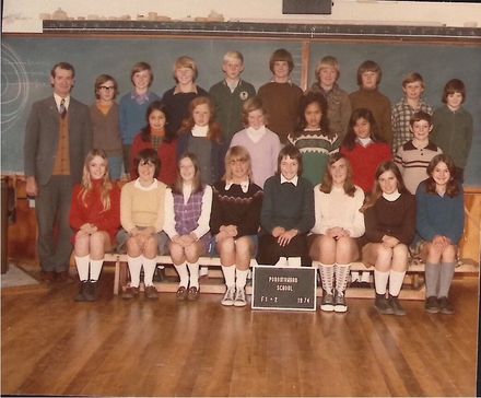 Poroutawhao School Senior Class Photo 1974 - Resource cover image