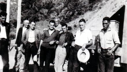 First line gang working on Hutt Road (Wellington), 1932