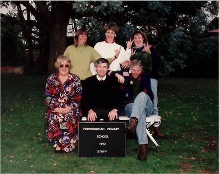 Poroutawhao School Staff Photo 1992 - Resource cover image