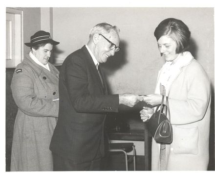 Mayor Fuller presents First Aid Certificates, 1969