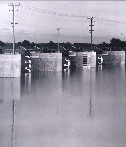 Flood Water, Moutoa Sluice Gates