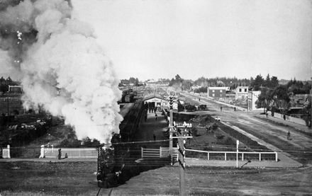 Train crossing Kimbolton Rd : A280-10