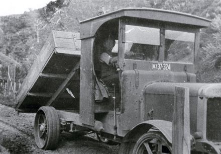 Pohangina County Council Tip Truck - Resource cover image