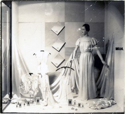 Cobbes' of Feilding display & advertising work by Peter Pitman - Resource cover image