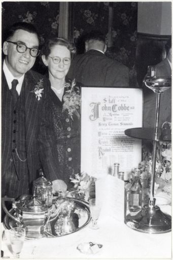 Cobbes' of Feilding display & advertising work by Peter Pitman - Resource cover image