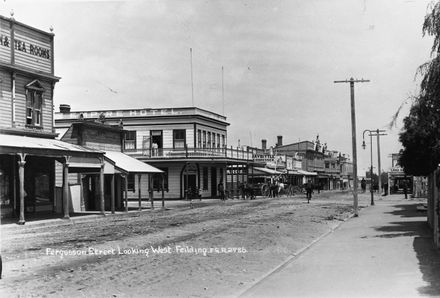 Fergusson Street looking south-west 1914 : 19-10