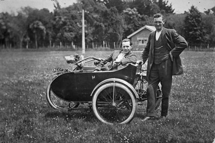 Motor bike with side-car : 81-3