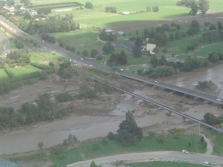 Flood 2004 - Aorangi Bridge