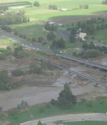 Flood 2004 - Aorangi Bridge
