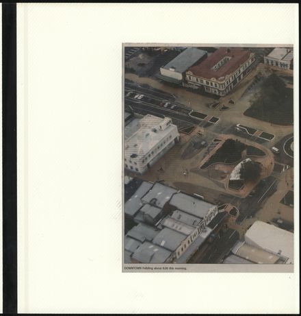 Page 17: Album: 2004 Flood