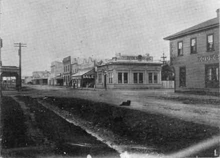 Fergusson St looking north : 110/1