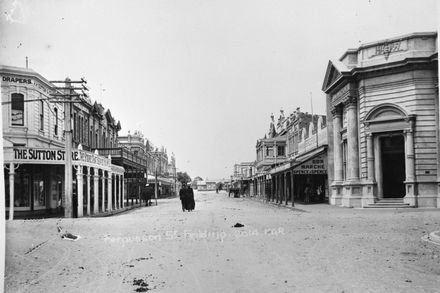 Fergusson St looking north-east : 19-1