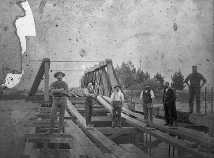 Rebuilding Aorangi bridge 1878