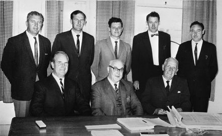 Feilding Borough Council - Signing contract for sewage treatment plant : 108/10
