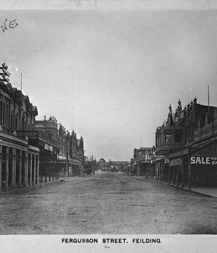 Fergusson St looking north-east : 73-5