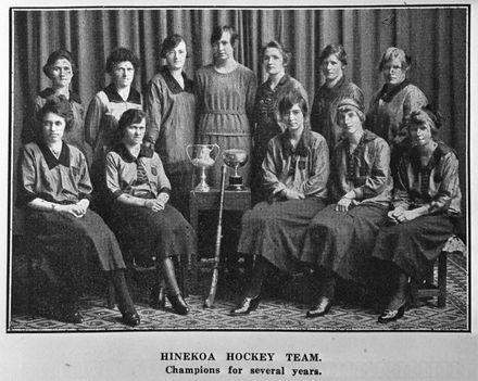 Hinekoa Hockey Team, c. 1921