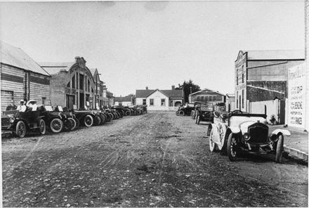 Ford dealership, Macarthur St  301-6