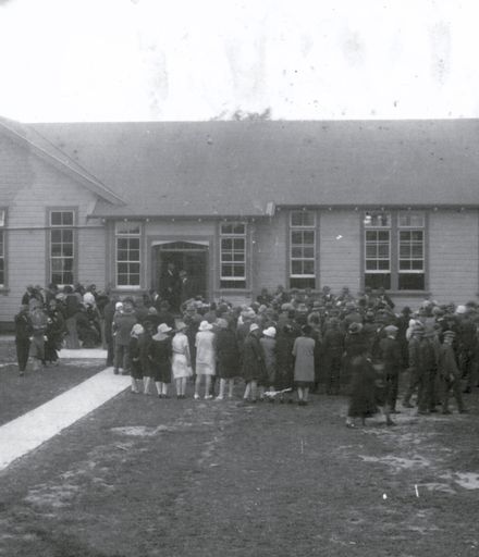 Opening of new Rongotea School, 1927