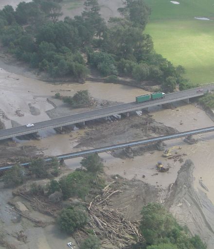 Flood 2004 - Aorangi Bridge