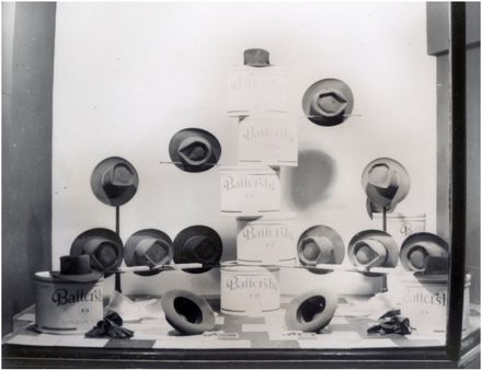 Cobbes' of Feilding display & advertising work by Peter Pitman - Resource cover image