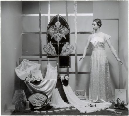 Cobbes' of Feilding display & advertising work by Peter Pitman - Resource cover image