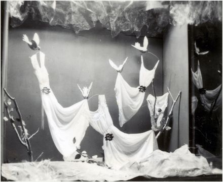 Cobbes' of Feilding display & advertising work by Peter Pitman - Resource cover image