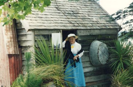 Page 10: Settlers Day 1999
