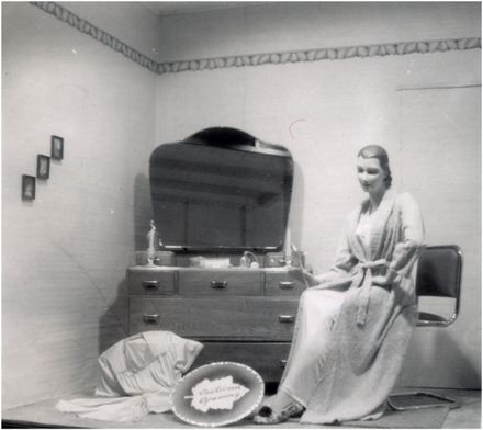 Cobbes' of Feilding display & advertising work by Peter Pitman - Resource cover image