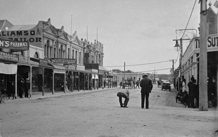 Manchester St looking north-west : 82-6