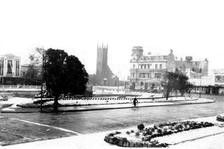 Square in the Snow 5 - 2025P_2025-32_043399