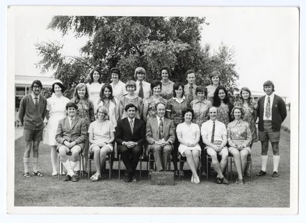 Highbury School - Staff photo 1972 - Resource cover image