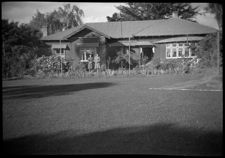 Brooklynne, Sanson, home of Mr and Mrs Alfred Kingsley Drew - Resource cover image