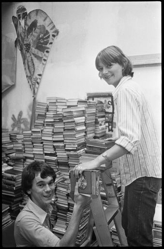 “Art Gallery Turns on Monster Book Sale” - Resource cover image