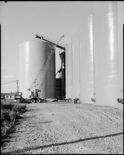 Silos and crane