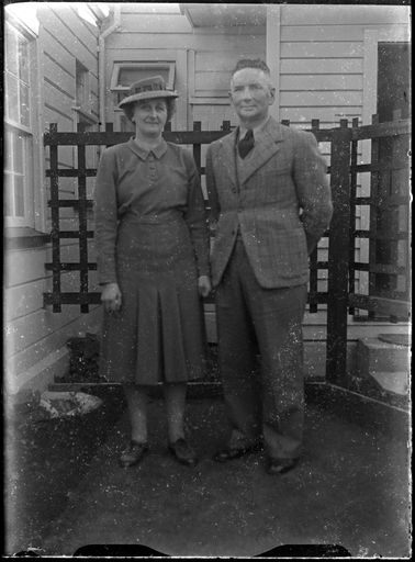 Unknown Couple - Berry Family Collection - Resource cover image