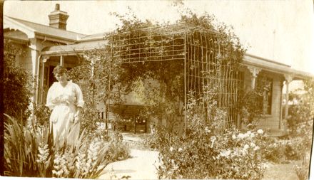 Agnes (Nessie) Buchanan at the Buchanans' residence "Jersey Home," Featherston Street, Palmerston North - Resource cover image