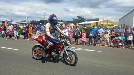 16th Ashhurst Christmas Parade, 2017. - Resource cover image