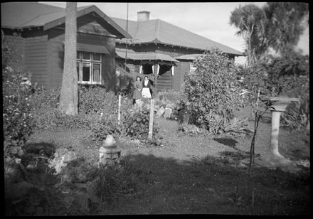 View of house and garden at Brooklynne, Sanson - Resource cover image