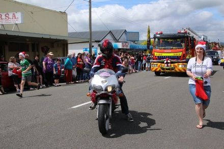 13th Ashhurst Christmas Parade, 2014. - Resource cover image