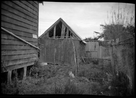 The orginal whare of the Dahlstrom family, Roberts Line - Resource cover image