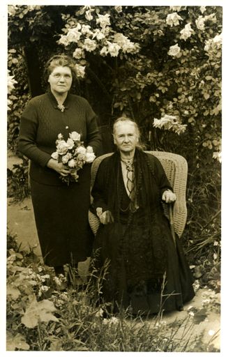 Mrs Katherine Buchanan and her daughter Violet, "Jersey Home," Featherston Street, Palmerston North - Resource cover image